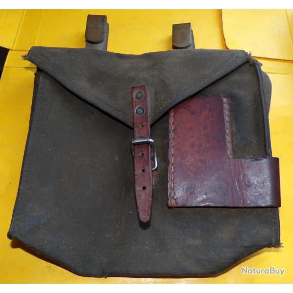 ETUI EN TISSU AVEC PARTIE EN CUIR , 2 ATTACHES EN METAL POUR SUSPENDRE DANS UN VEHICULE , A IDENTIFI