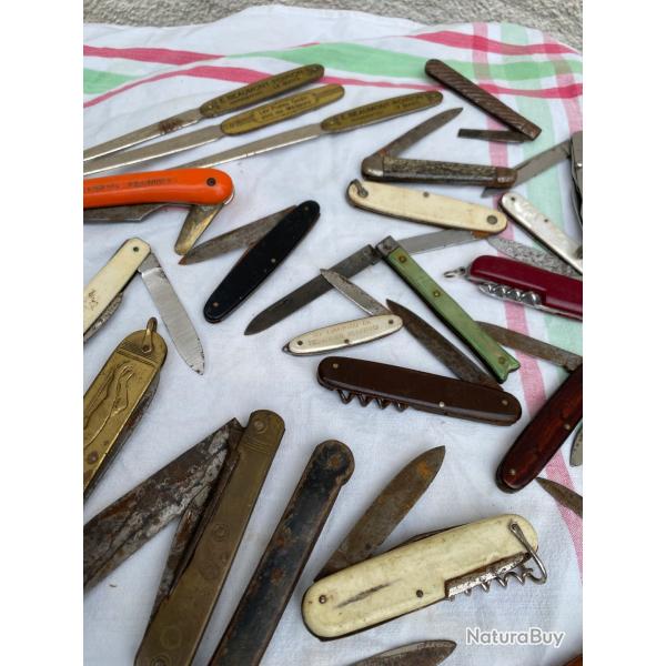 Lot de 19 couteaux de poche