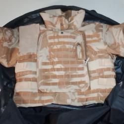 GILET PARE BALLES DESERT TOUT EN KEVLAR T3 + PLAQUES NIJ4 et 1 NIJ3 DANS SAC ARMEE ANGLAISE