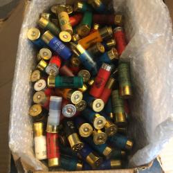 LIVRAISON OFFERTE  lot +108 cartouches, balles . cal 12.tout plomb, toute mark, tout gramage