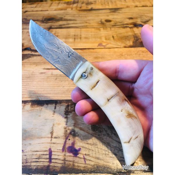 Couteau de poche de berger pliant Corse CURNICCIOLU artisanal de collection corne b�lier lame damas