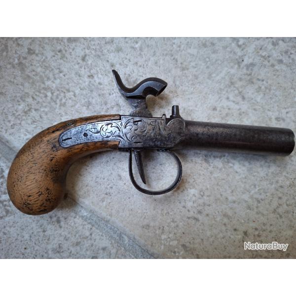Pistolet � coffre � percussion, un coup. Canon rond damas