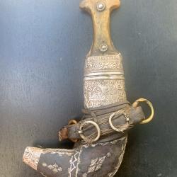 ANCIEN MODELE DE POIGNARD JAMBIYA, XIX&deg; SIECLE, ARABE, QATAR, YEMEN, KHANJAR