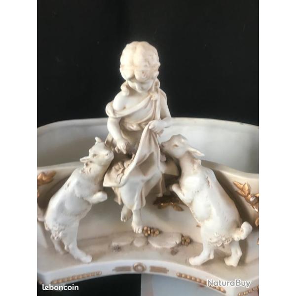 Grande coupe porcelaine biscuit estampille MULLER (Allemagne)