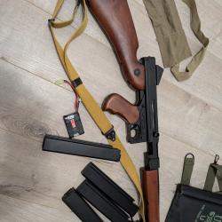 Thompson snow wolf (kit bois) avec 4 chargeurs et batterie Lipo