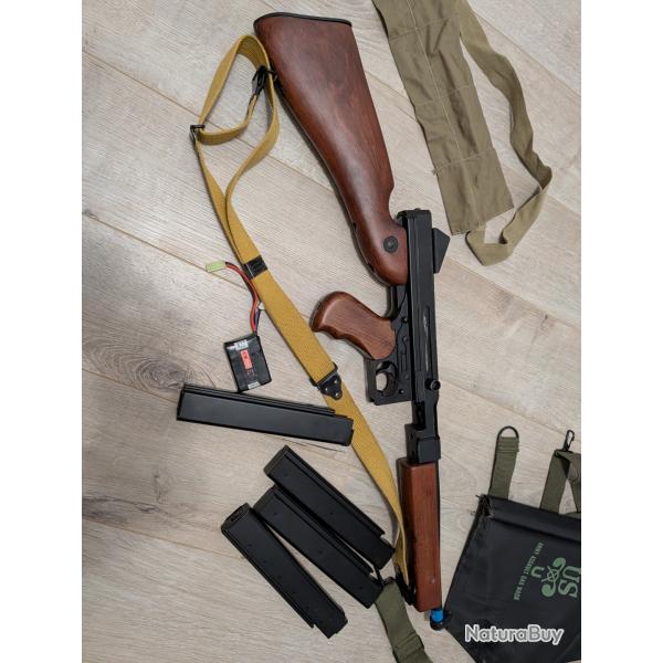 Thompson snow wolf (kit bois) avec 4 chargeurs et batterie Lipo