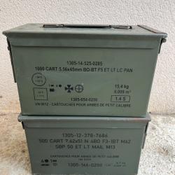 Lot de deux caisses &agrave; munitions vides en m&eacute;tal