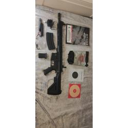 M&eacute;ga Pack : Jing Gong AR-15 - AEG - M-LOK 14 + grand sachet de billes 0.20g + poign&eacute;e + 7 cibles