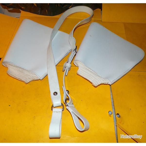 BAUDRIER BLANC AVEC UNE PAIRE DE CRISPINS DES MOTARDS DE LA GENDARMERIE NATIONALE  , BON ETAT VOIR P
