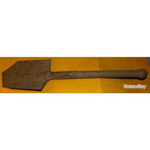 PELLE DROITE DE COULEUR SABLE , FABRICATION RUSSE A CONFIRMER ? ,ETAT  OCCASION VOIR PHOTOS . POUR T