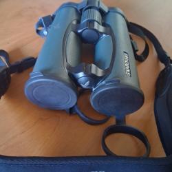 une paire de jumelles Swarovski 10 x42