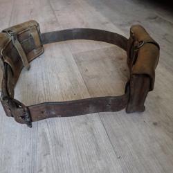 Ceinture + 2 cartouchi&egrave;res suisses.