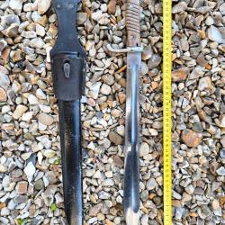 Ba&iuml;onnette allemande 98 05 du g&eacute;nie a dents de scie. Avec porte fourreau cuir