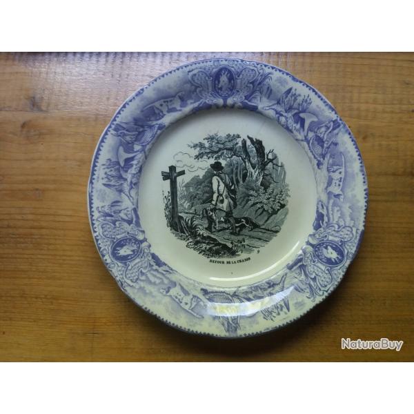 faience de choisy le roi vers 1900 assiette ancienne theme retour de chasse diametre 19,5 cm