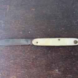 Petit canif manche nacr&eacute; 1950