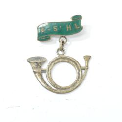 Ancien insigne &agrave; identifier. Corps de chasse, R- St H L (Saint Hilaire ? ) militaire, chasse ?