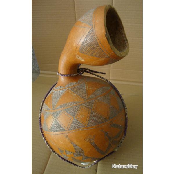 Grande Calebasse Africaine grav�e ancienne.