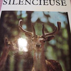 ouvrage,  la chasse silencieuse  1971 (Jaroslav Holecek)  239  pages TBE