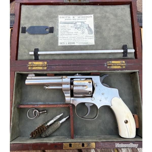 Smith & Wesson Hand Ejector 1st Model cal. .32 S&W Long, coffret d'�poque et accessoires