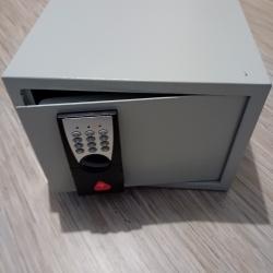 Coffre de s&eacute;curit&eacute; &eacute;lectronique - 17 L Technosafe avec facture