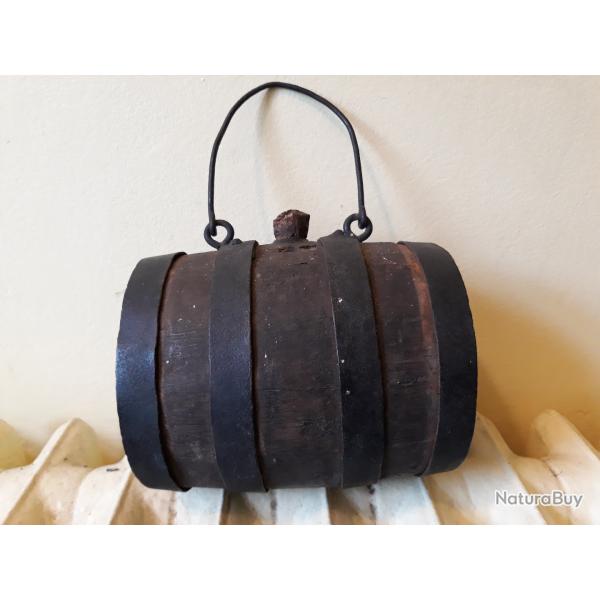 tonneau vivandiere cantiniere, poudre, st bernard ,reconstitution deco