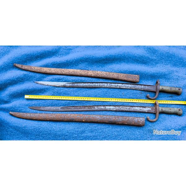 Lot 2 ba�onnettes 1866 chassepot avec fourreau. A nettoyer. 1 St Etienne 1875. Poussoir bloqu�