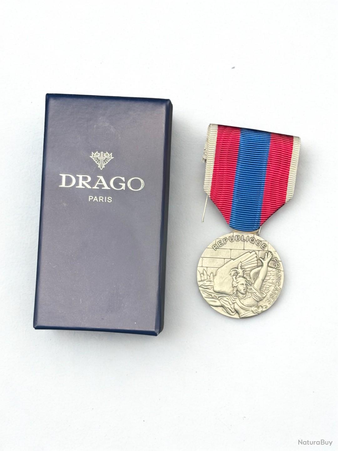 MÉDAILLE ASSEMBLÉE NATIONALE PAR DRAGO 14.025) Médaille de la Défense Nationale - Argent - Drago