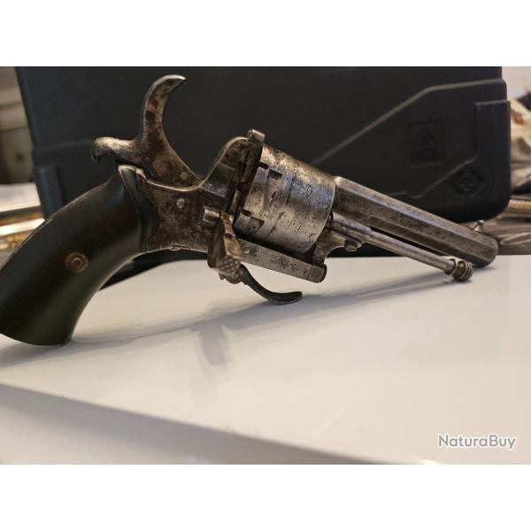 R�volver 7mm � broche Le Parisien type Lefaucheux .