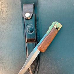 ANCIEN ET ROBUSTE COUTEAU A LONGUE LAME LEOPARD ET SON FOURREAU