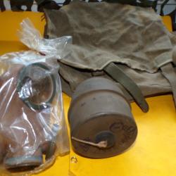 MASQUE AVEC FILTRE A&nbsp; AIR MODELE 38 DE L'ARMEE FRANCAISE&nbsp;, LES DEUX ARTICLES SONT NEUFS , UNE MUSETT