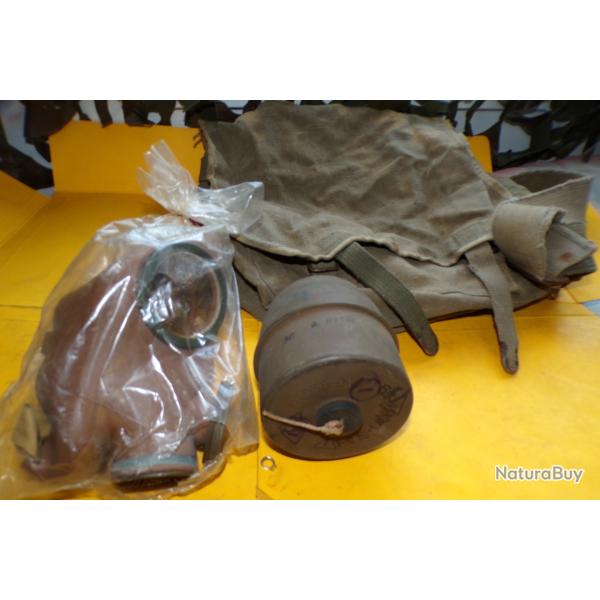 MASQUE AVEC FILTRE A� AIR MODELE 38 DE L'ARMEE FRANCAISE�, LES DEUX ARTICLES SONT NEUFS , UNE MUSETT