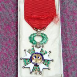 M&Eacute;DAILE L&Eacute;GION D'HONNEUR DANS SA BOITE