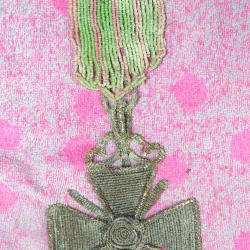 ANCIENNE M&Eacute;DAILLE CROIX DE GUERRE POILU 14/18 GRAND FORMAT FABRICATION AVEC DES PERLES