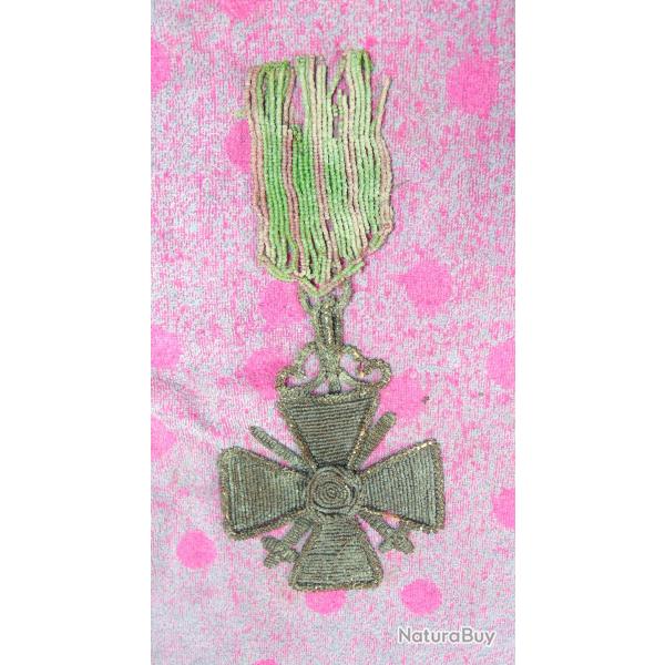 ANCIENNE M�DAILLE CROIX DE GUERRE POILU 14/18 GRAND FORMAT FABRICATION AVEC DES PERLES