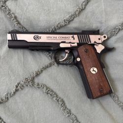 Colt sp&eacute;cial combat