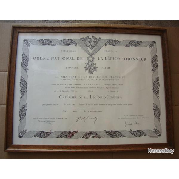 Dipl�me L�gion D'honneur Chevalier 1968 encadr� .
