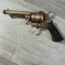 Ancien revolver vintage - Objet de collection / d&eacute;coration