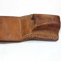 GOUSSET EN CUIR FAUVE PORTE BA&Iuml;ONNETTE SABRE &Eacute;P&Eacute;E &agrave; identifier