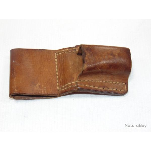 GOUSSET EN CUIR FAUVE PORTE BA�ONNETTE SABRE �P�E � identifier
