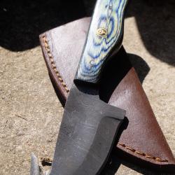 Guthook Couteau Damas Lame 256 Couches Crochet Manche Bois Fabrication Artisanale Etui Cuir 001