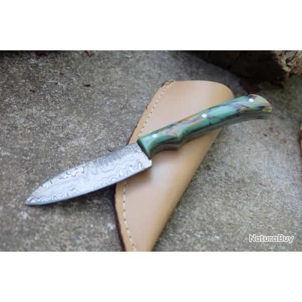 Couteau Skinner de Poche Lame Acier Damas 256 Couches Manche Pistache Etui Simili Fab Artisanale