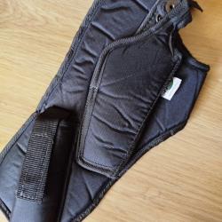 Holster d &eacute;paule. Visiblement pour petite arme