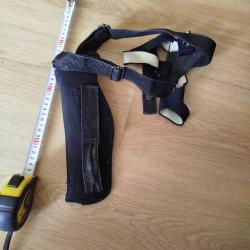 Holster d &eacute;paule.