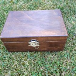 Ancienne joli boite/coffret bois massif 29x20x12cm TBE pouvant recevoir une ancienne arme de poing