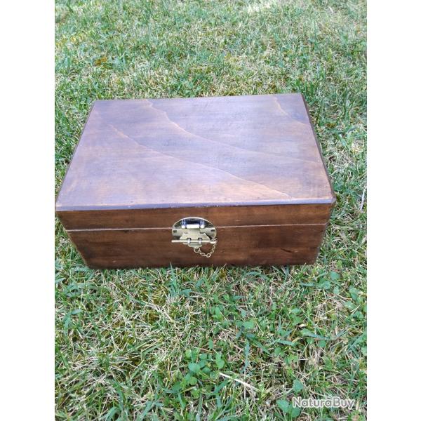 Ancienne joli boite/coffret bois massif 29x20x12cm TBE pouvant recevoir une ancienne arme de poing