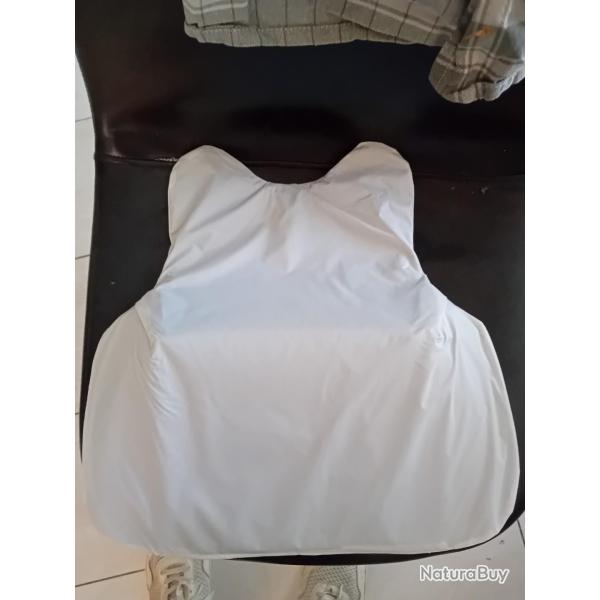 Ench�re 1 plaque balistiques face avant f�mincontre les armes de poings et les lames MEHLER 34X36 cm