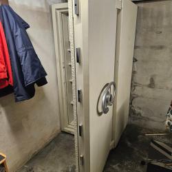 Rare coffre-fort blind&eacute;, armoire forte BAUER 2000kg 190cm de haut