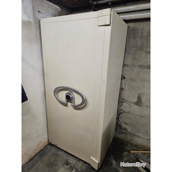 Rare coffre-fort blind�, armoire forte BAUER 2000kg 190cm de haut