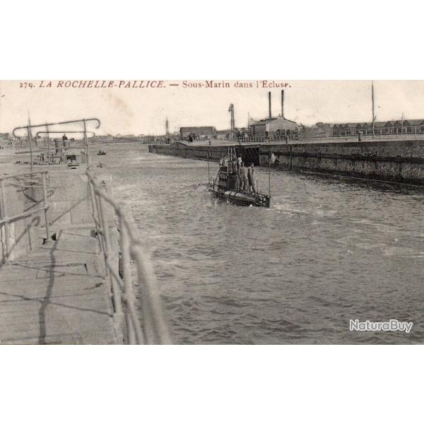 Carte Postale Ancienne La Rochelle-Pallice Sous-Marin dans l'Ecluse -N�8026