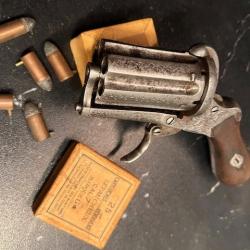 POIVRIERE + munitions et bo&icirc;te